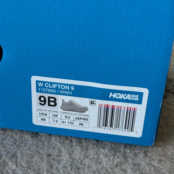 HOKA Clifton 9 White Sneakers – Women’s Size 9 (Comes with Original Box) - Picture 4 of 4